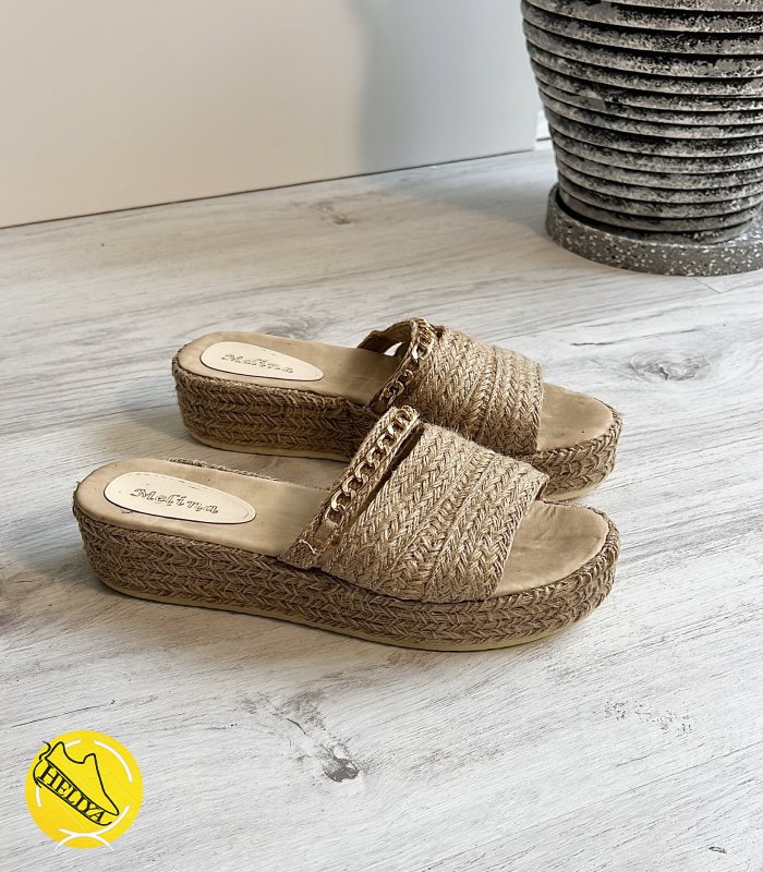 delaram sandals